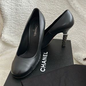Authentic Beautiful Chanel Size 36 Black Lambskin Pumps